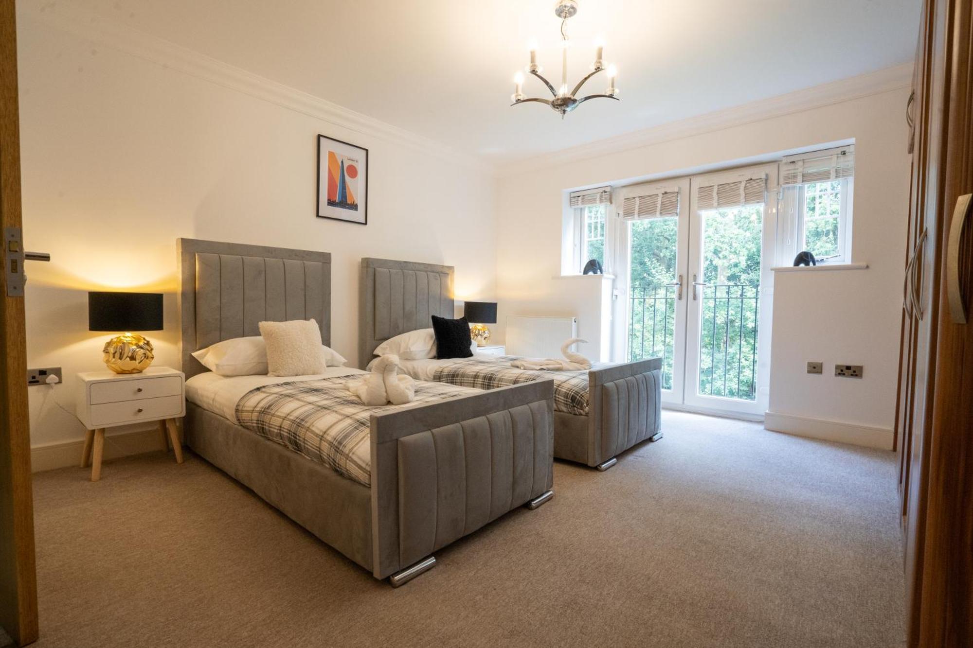Villa Emirates House, Luxe 5 Bed, With King Sized Beds, Next To Aiport & Nec, Jlr 5 Mins Marston Green Exterior foto