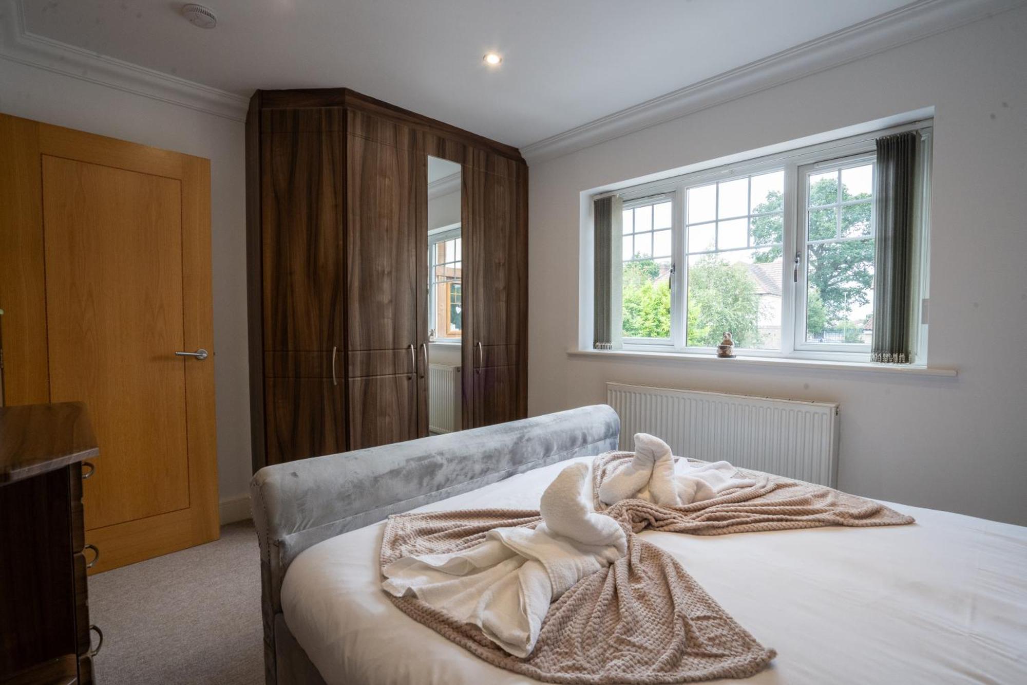Villa Emirates House, Luxe 5 Bed, With King Sized Beds, Next To Aiport & Nec, Jlr 5 Mins Marston Green Exterior foto