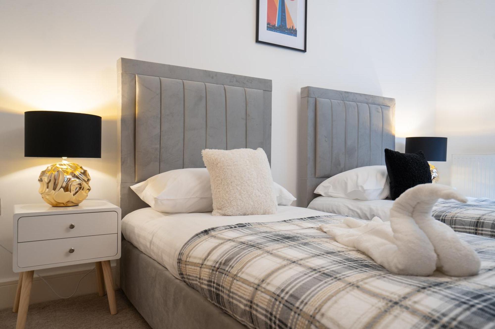 Villa Emirates House, Luxe 5 Bed, With King Sized Beds, Next To Aiport & Nec, Jlr 5 Mins Marston Green Exterior foto